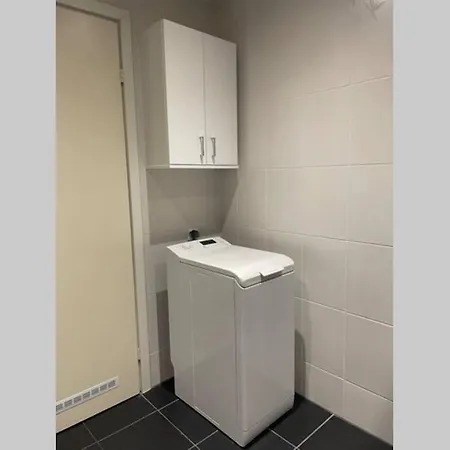 Cosy Close To Center