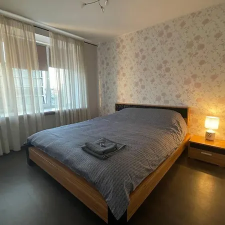 Cosy Close To Center *
